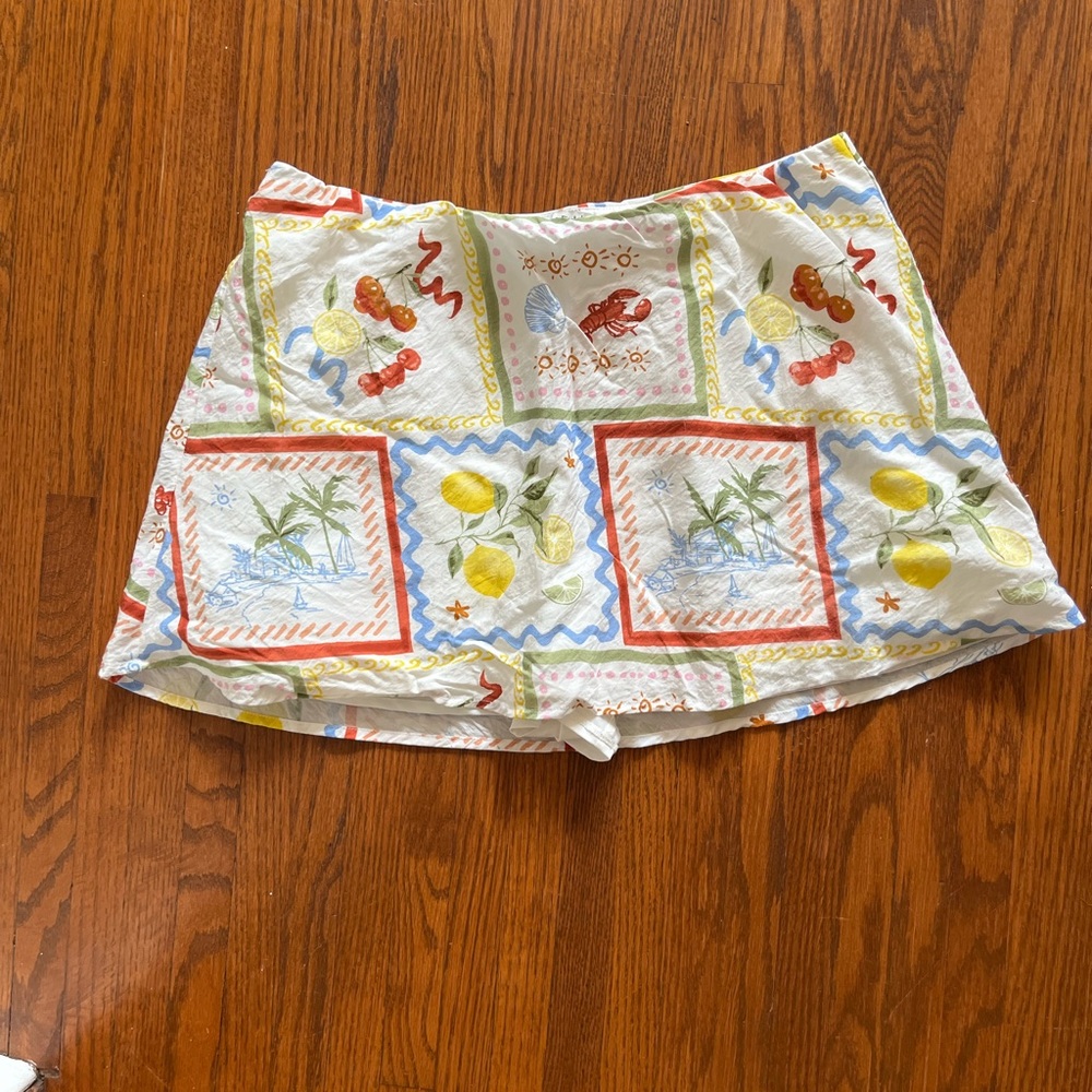 Abercrombie & Fitch White Patterned Women Shorts
